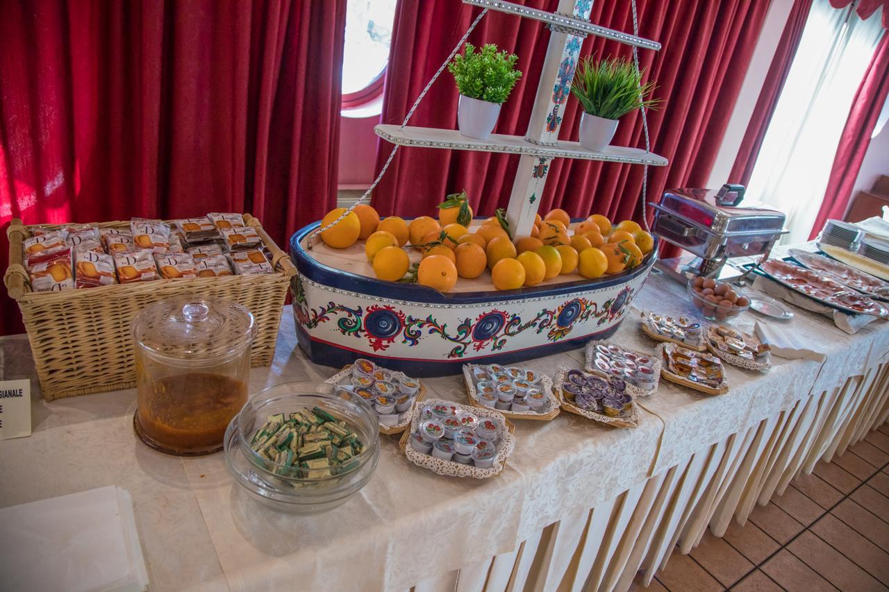 Assinos Palace Hotel Giardini Naxos Ngoại thất bức ảnh
