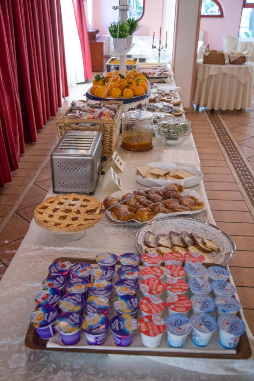 Assinos Palace Hotel Giardini Naxos Ngoại thất bức ảnh