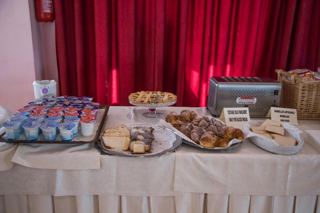 Assinos Palace Hotel Giardini Naxos Ngoại thất bức ảnh