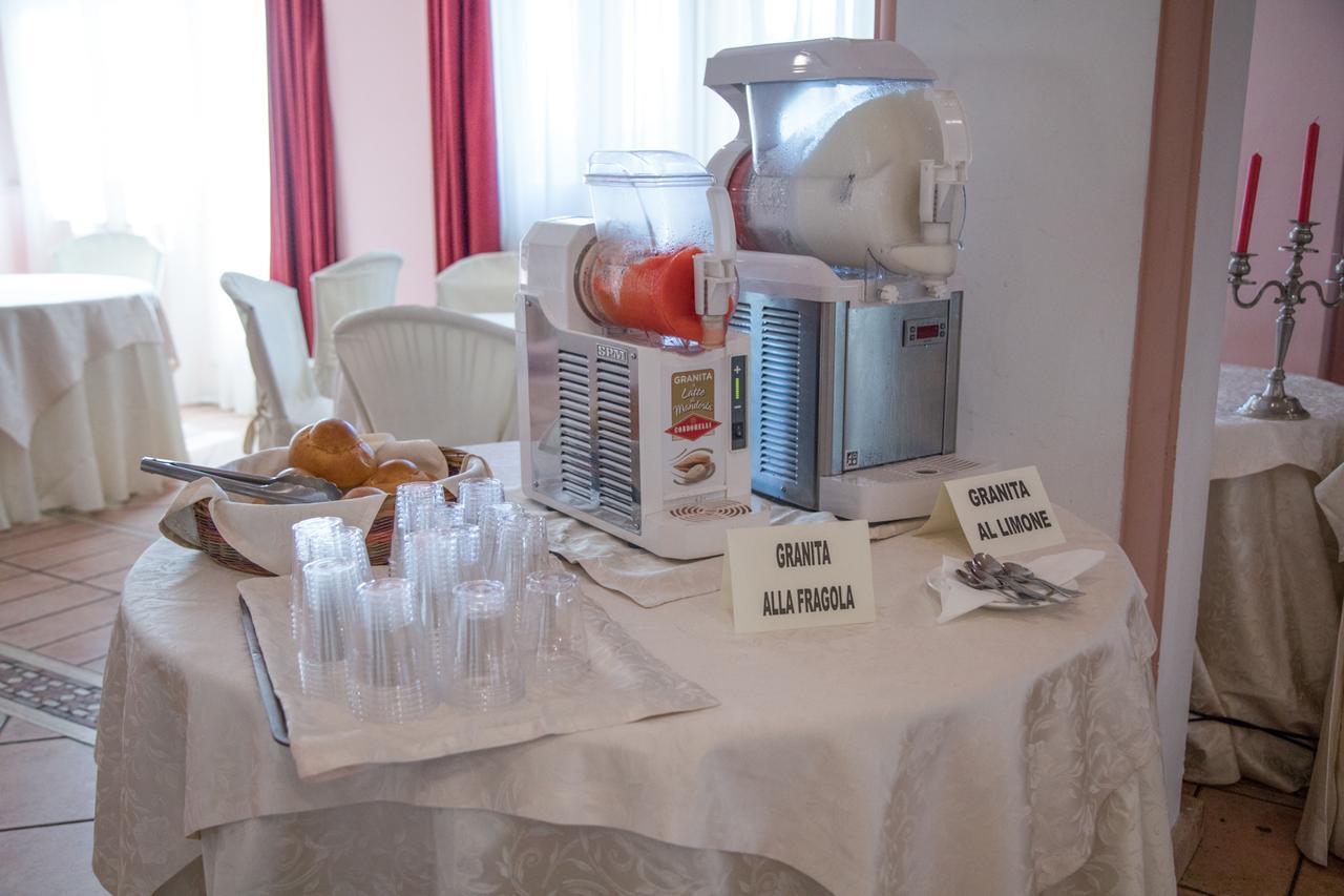Assinos Palace Hotel Giardini Naxos Ngoại thất bức ảnh