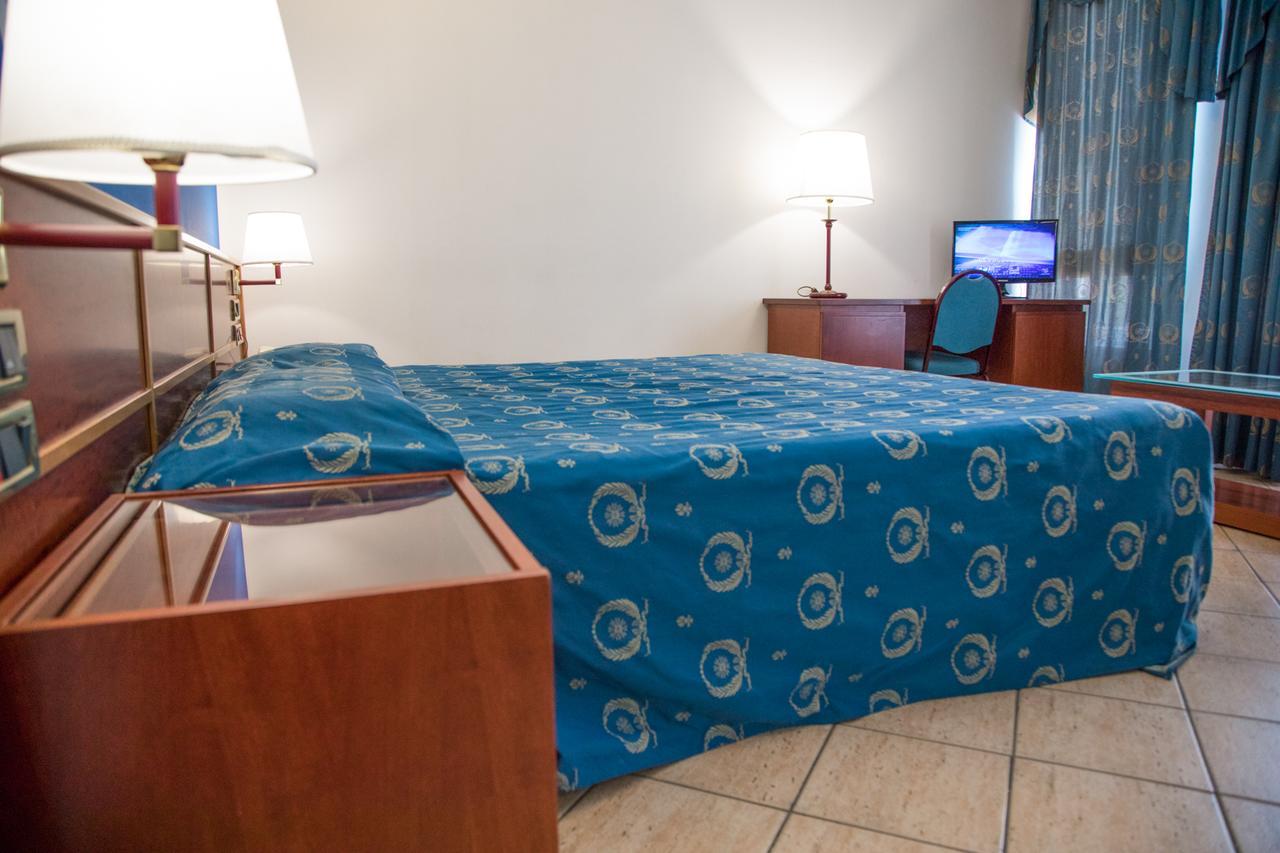 Assinos Palace Hotel Giardini Naxos Ngoại thất bức ảnh