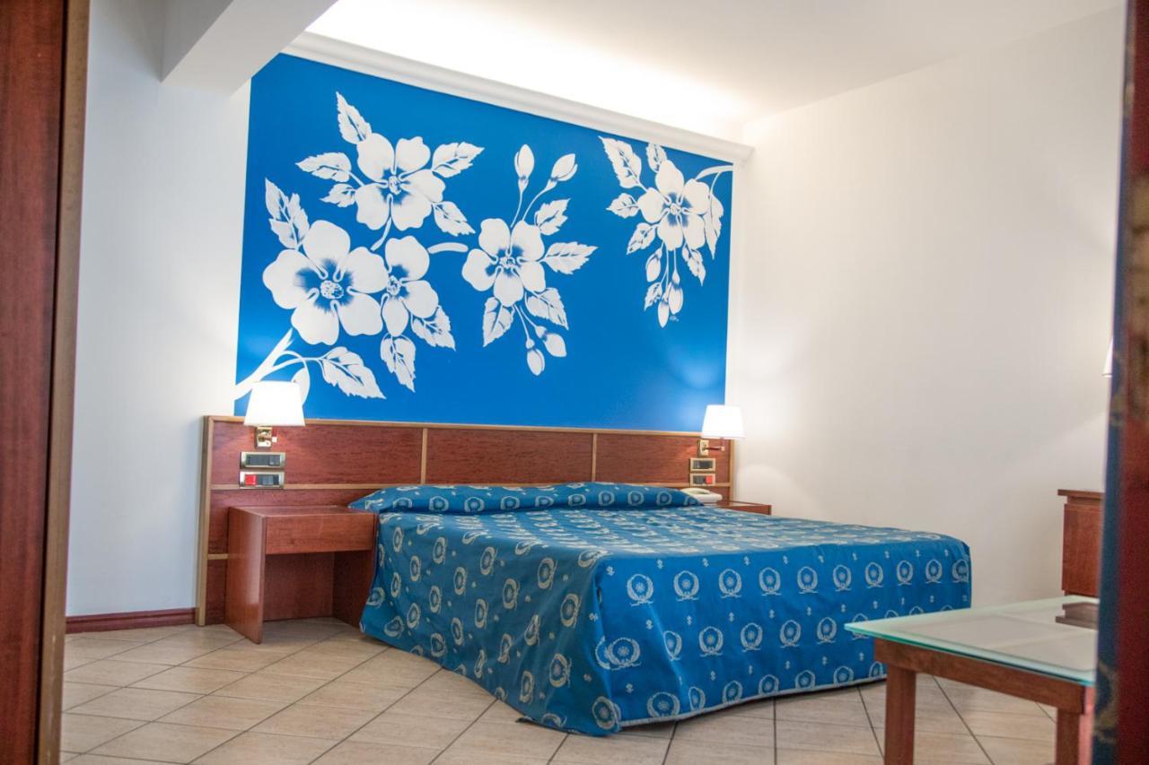 Assinos Palace Hotel Giardini Naxos Ngoại thất bức ảnh